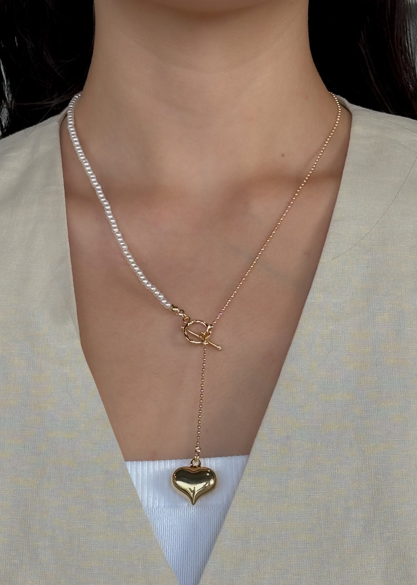 Gargantilla con perlitas y corazón