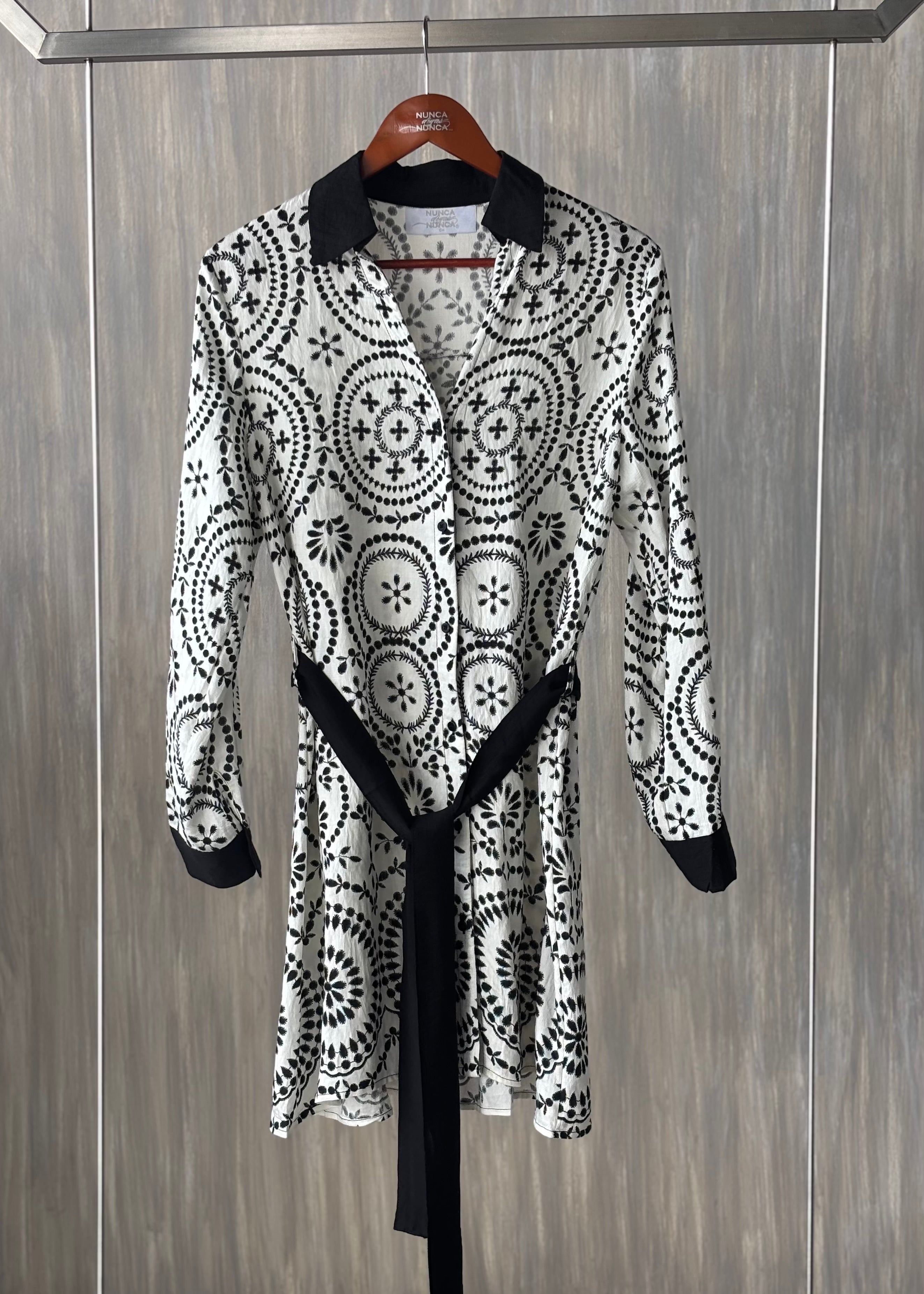 Vestido corto con cinto