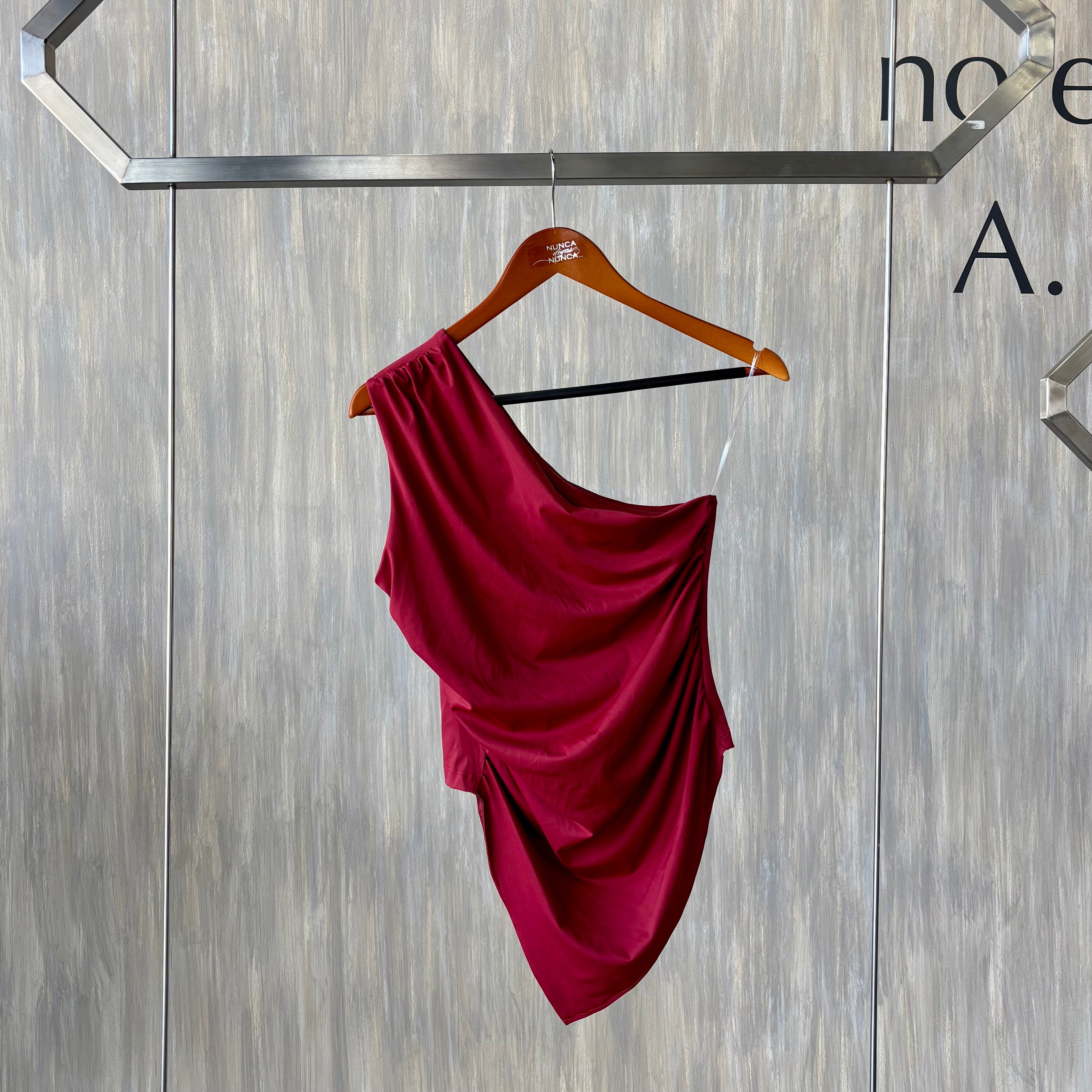 Blusa básica asimétrica