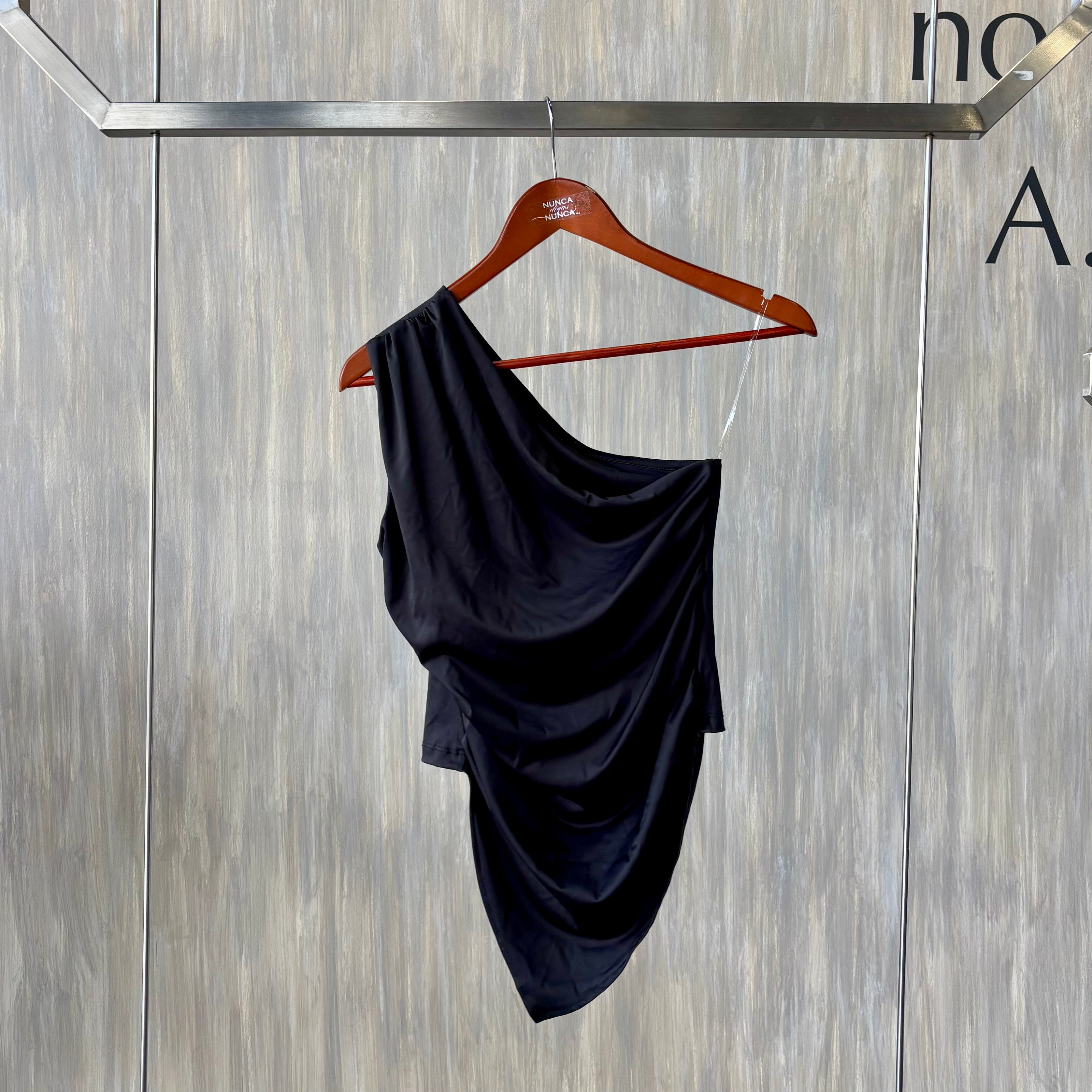 Blusa básica asimétrica