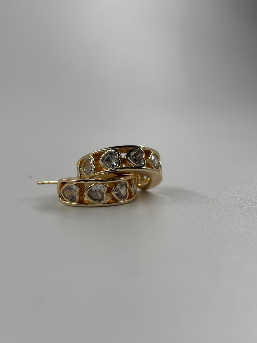 Arete con corazones en el centro