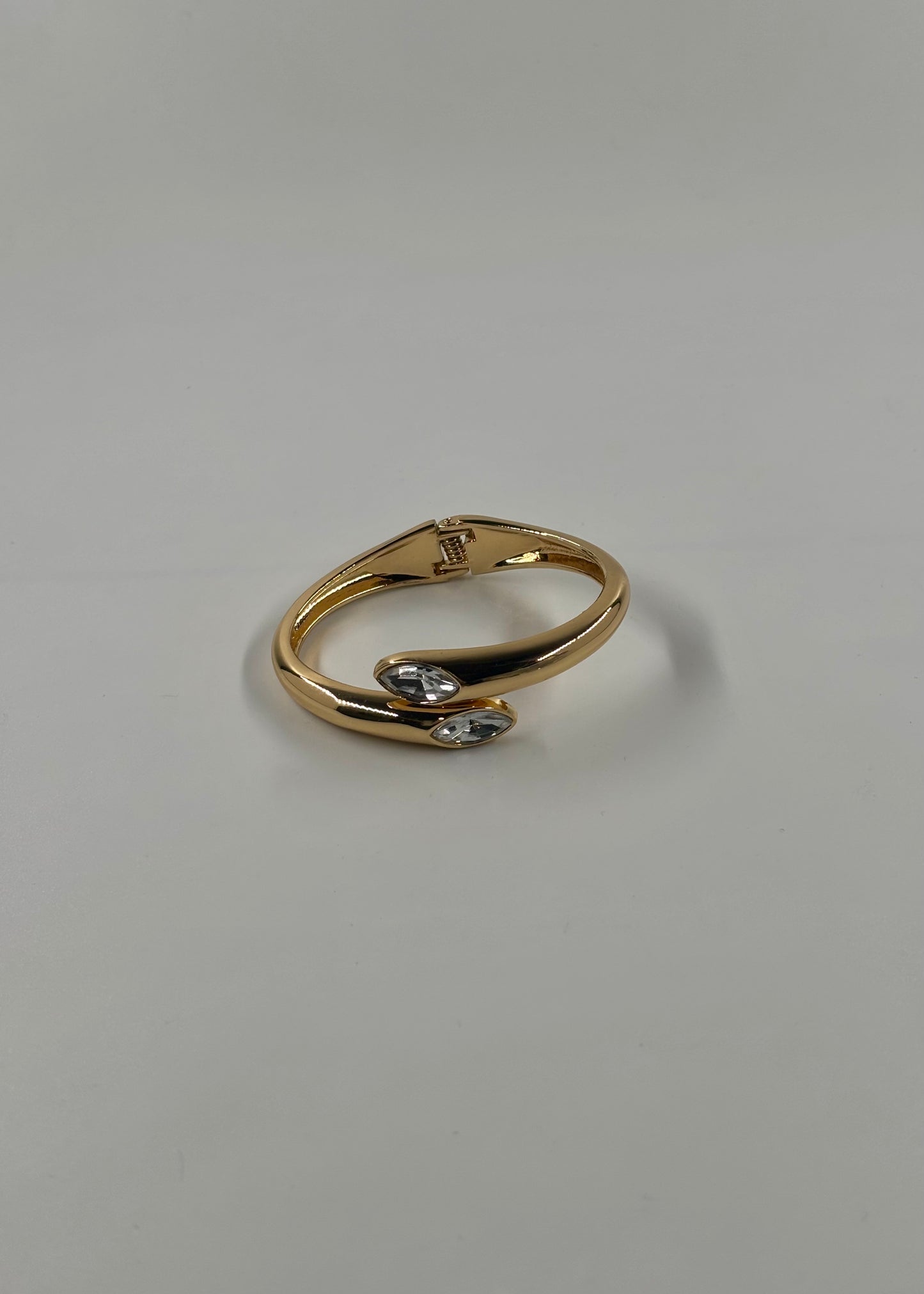 Brazalete entrecruzado