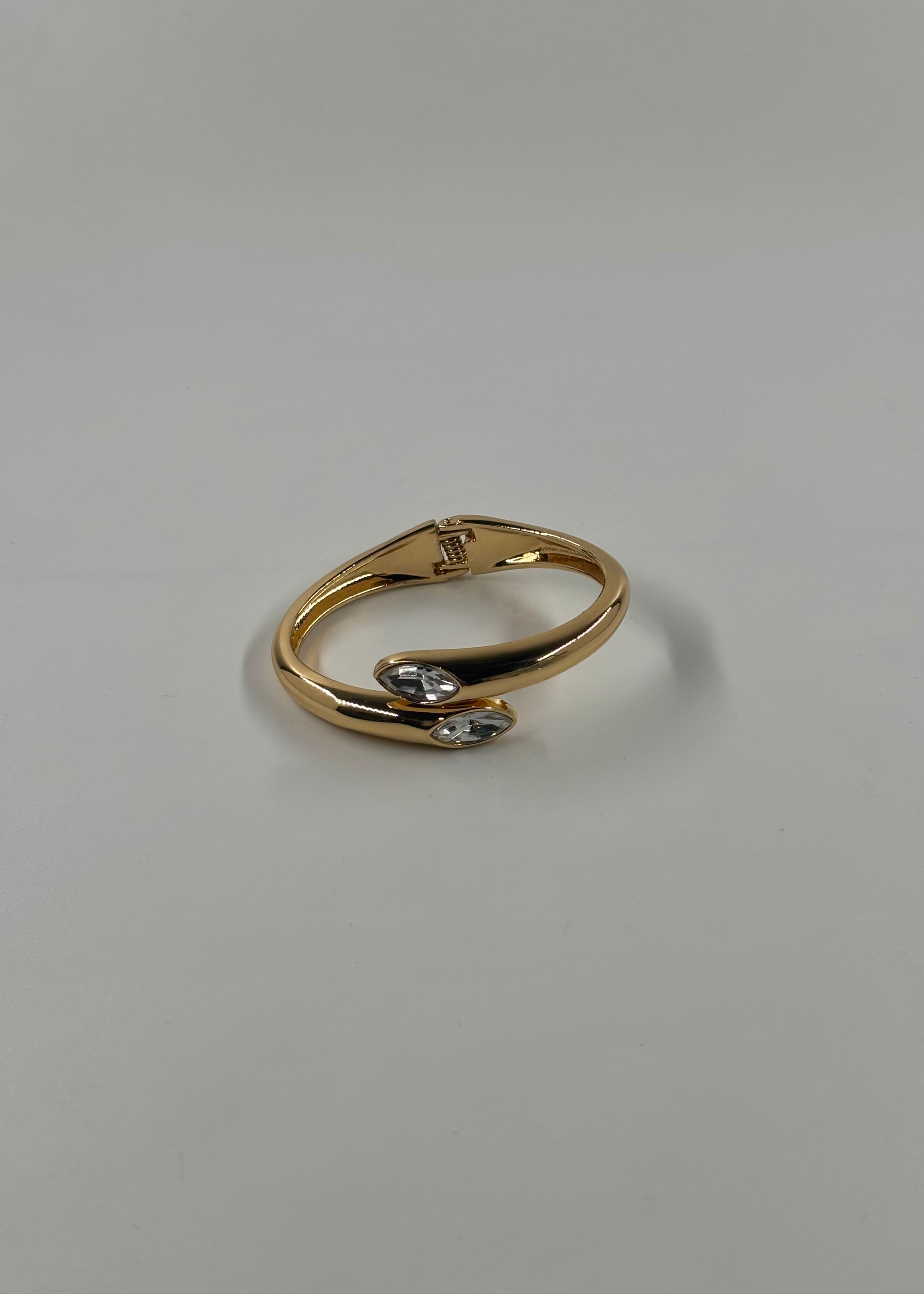 Brazalete entrecruzado