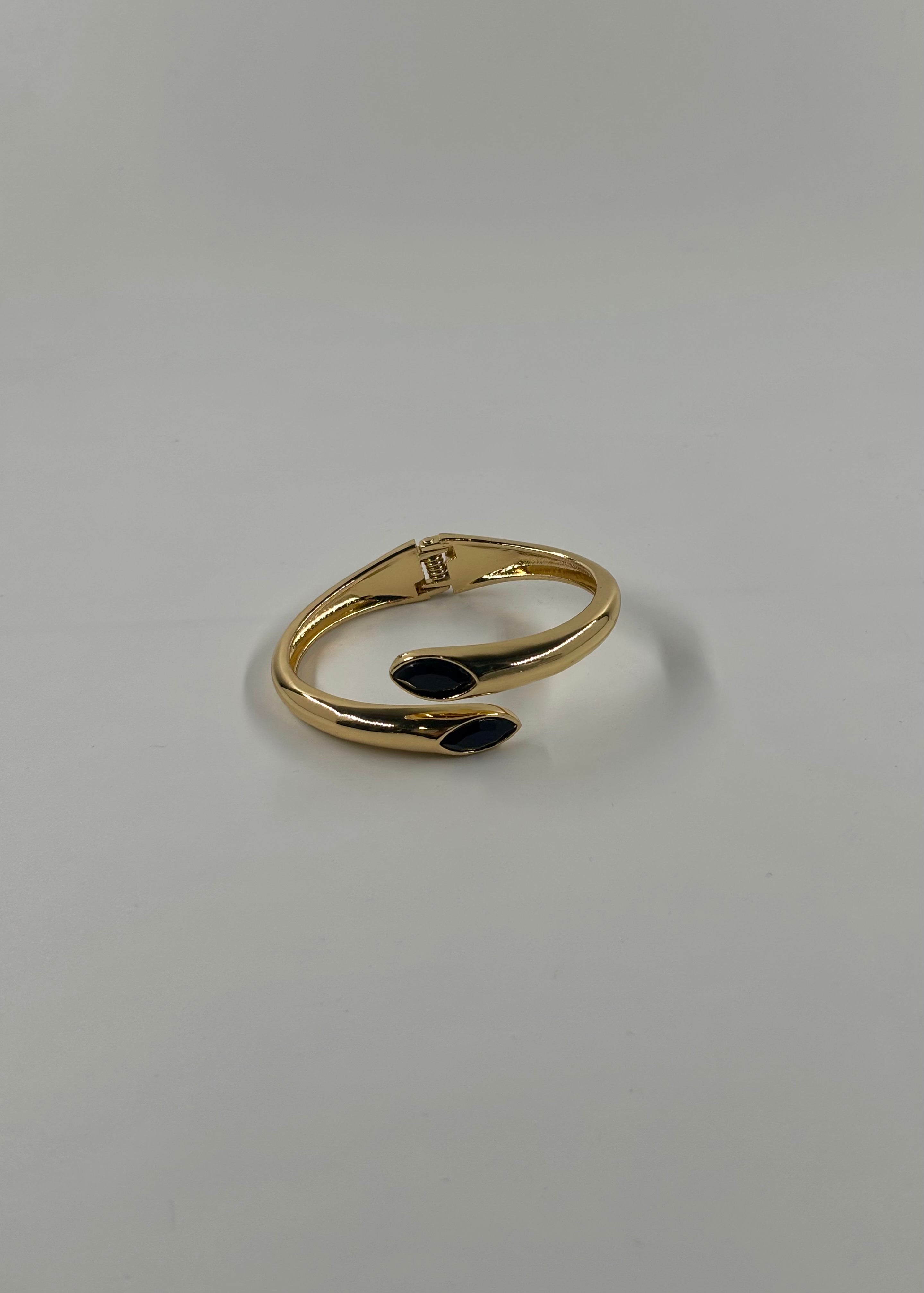 Brazalete entrecruzado