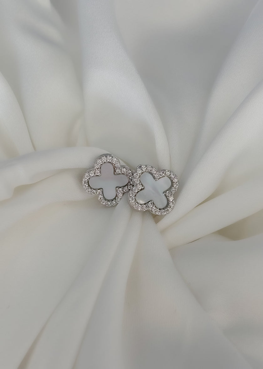 Arete trébol y madre perla con zirconias