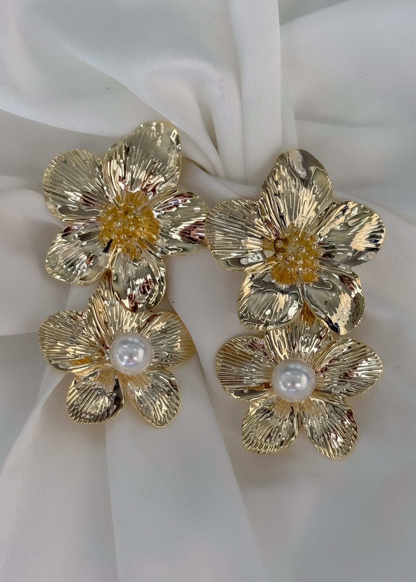 Aretes doble flor con perla
