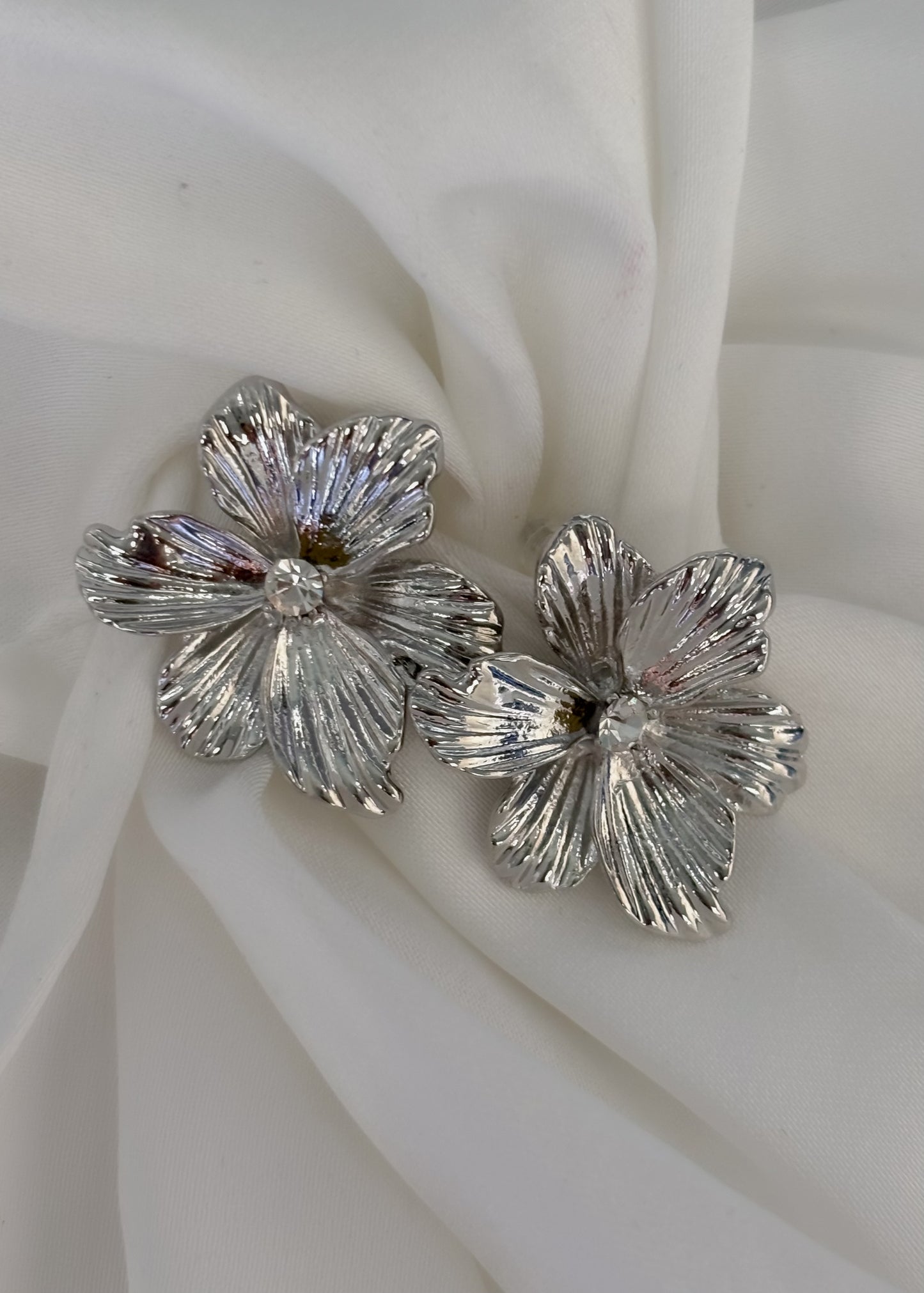 Aretes flor con brillo