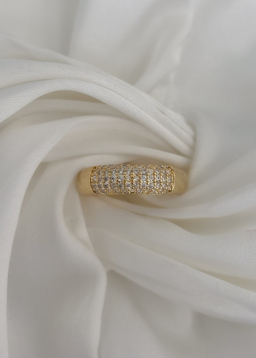 Anillo con brillos pequeños