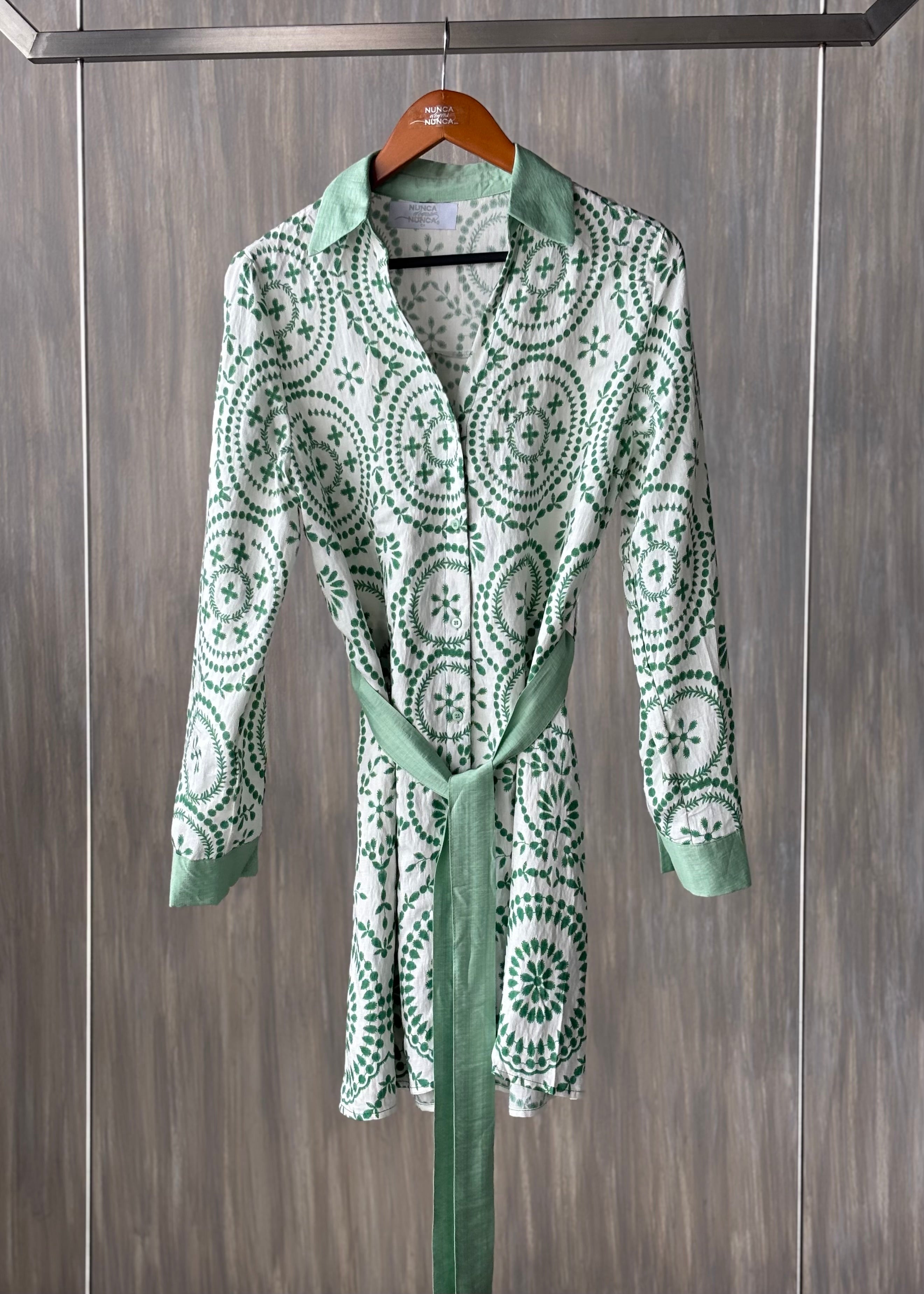 Vestido corto con cinto