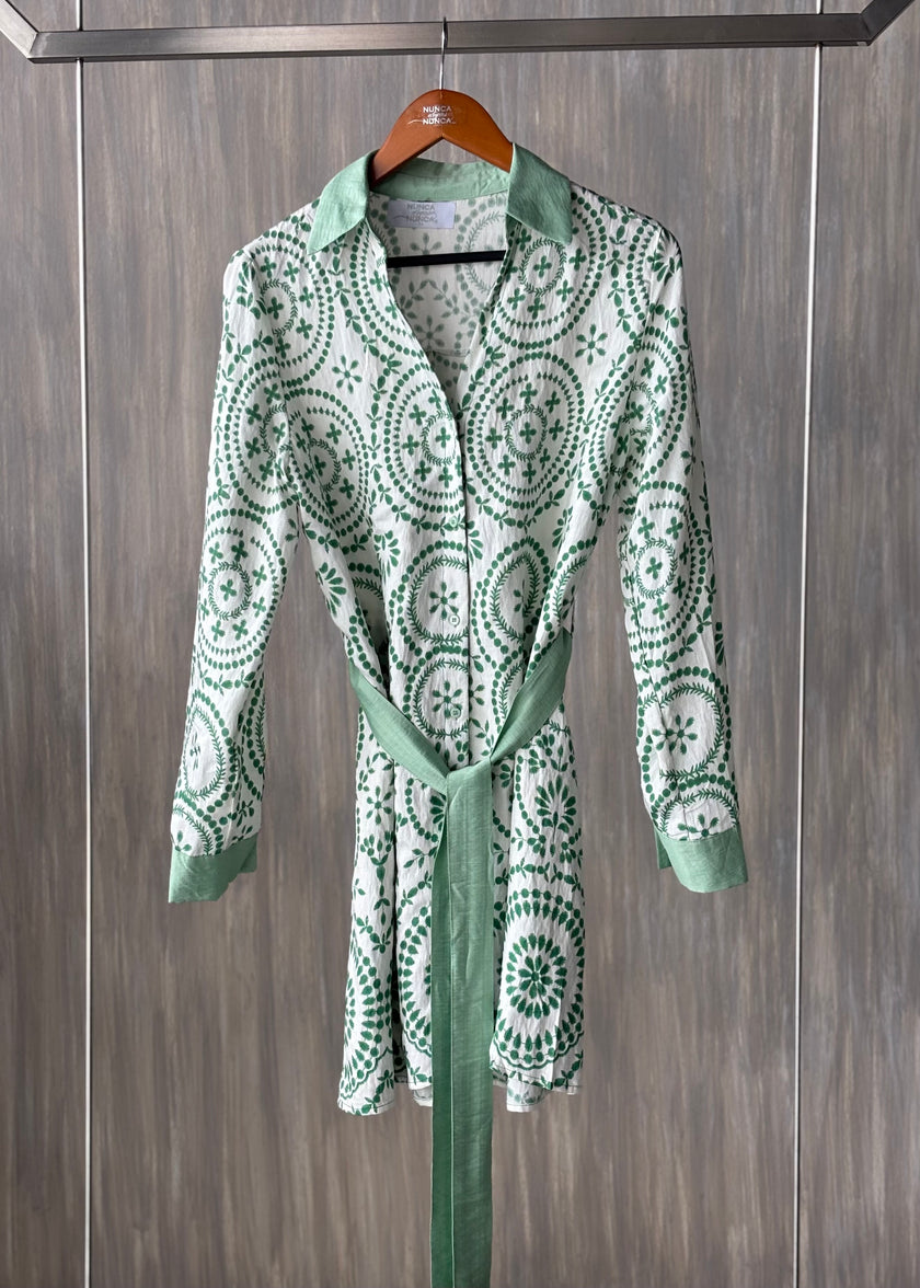 Vestido corto con cinto