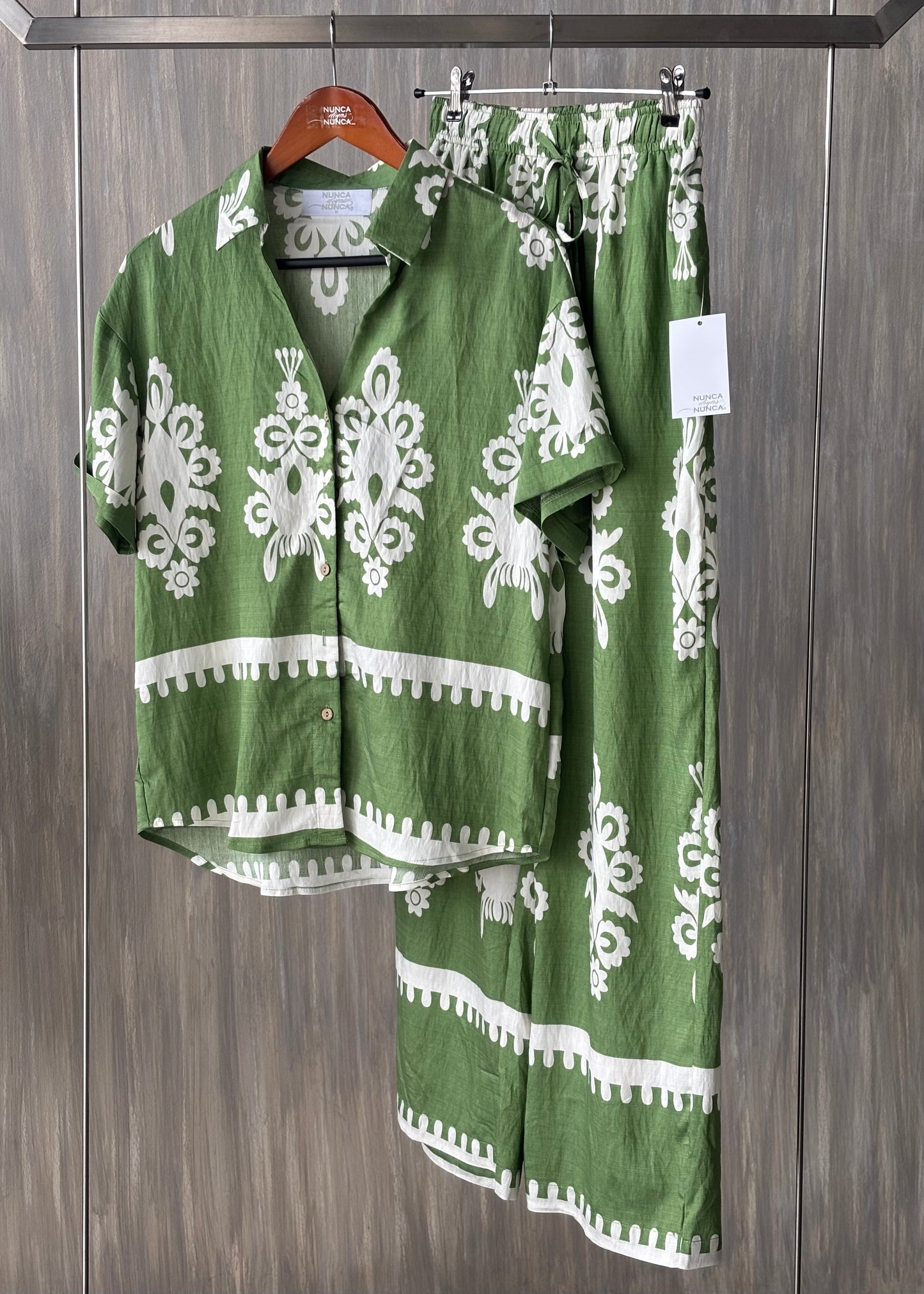 Conjunto blusa y pantalón grecas