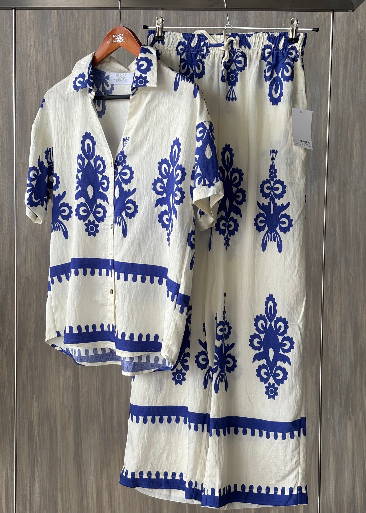 Conjunto blusa y pantalón grecas