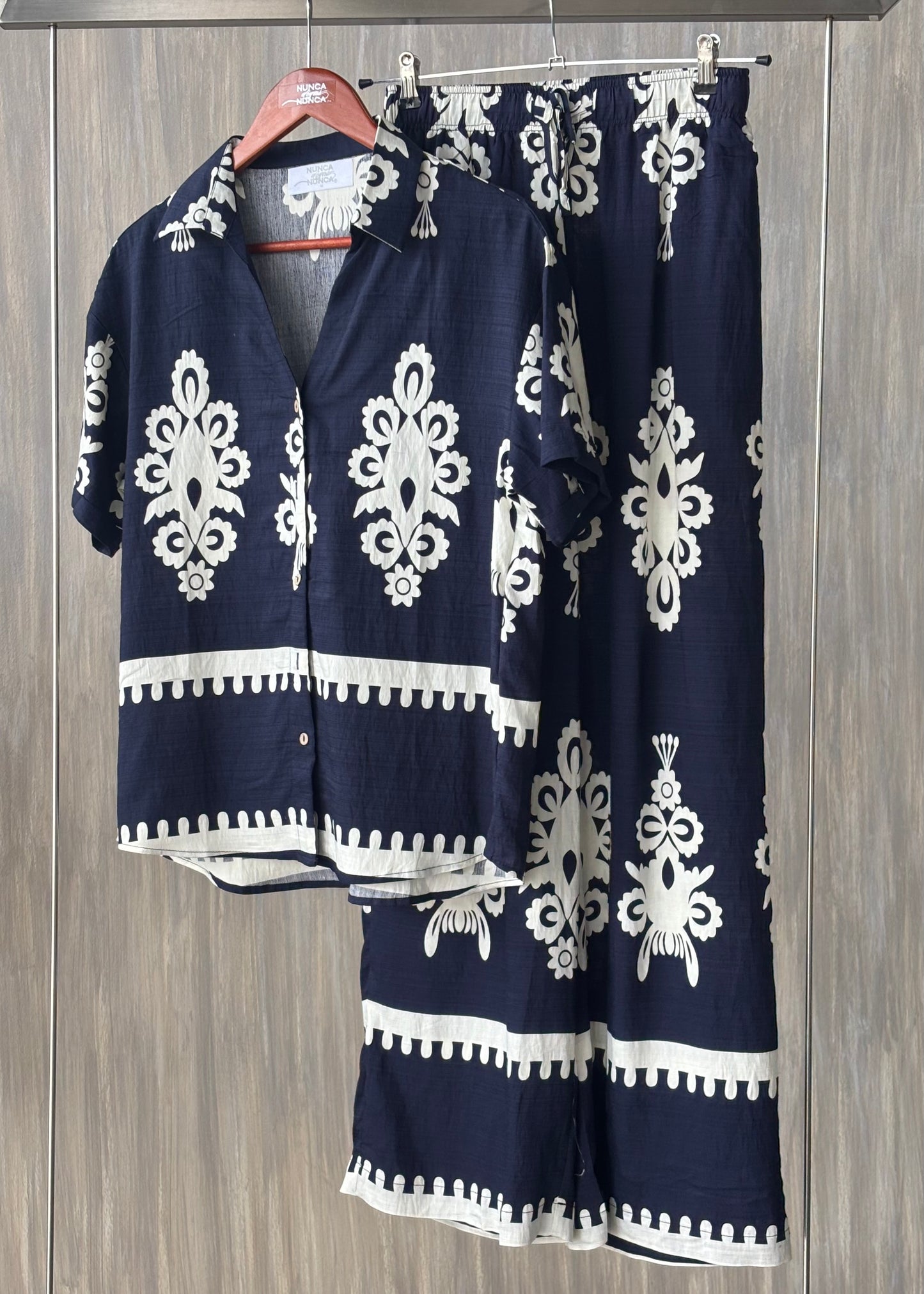 Conjunto blusa y pantalón grecas