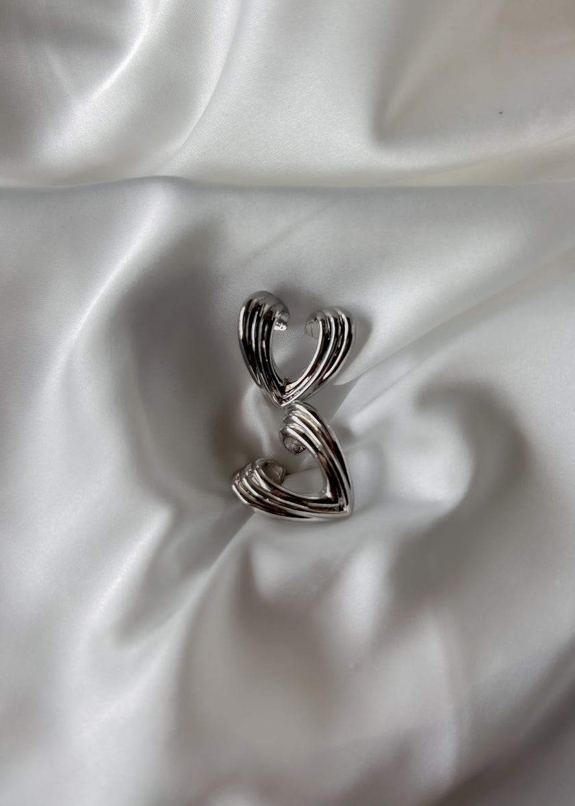 Arete corazón lazos
