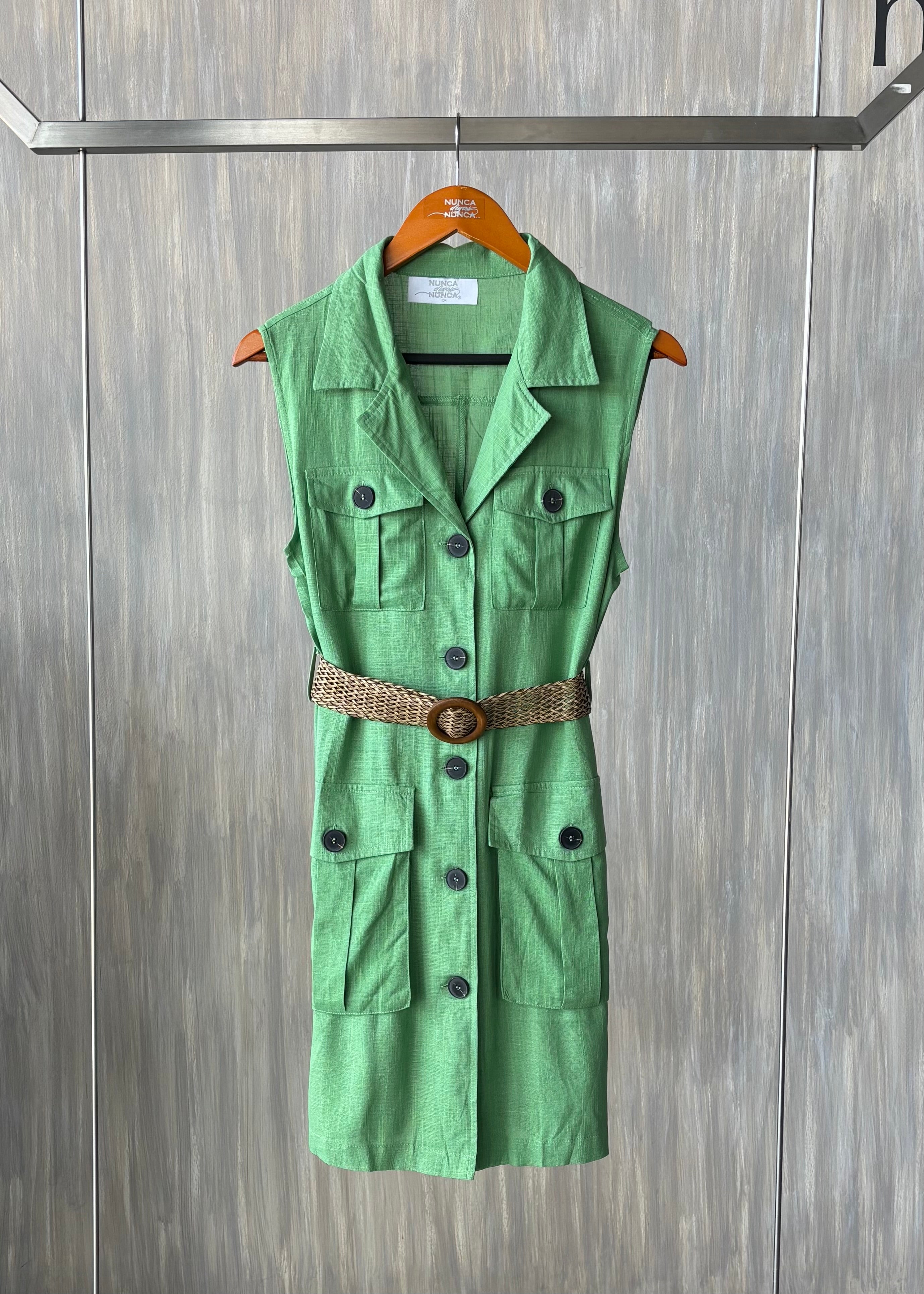 Vestido cargo con cinturón