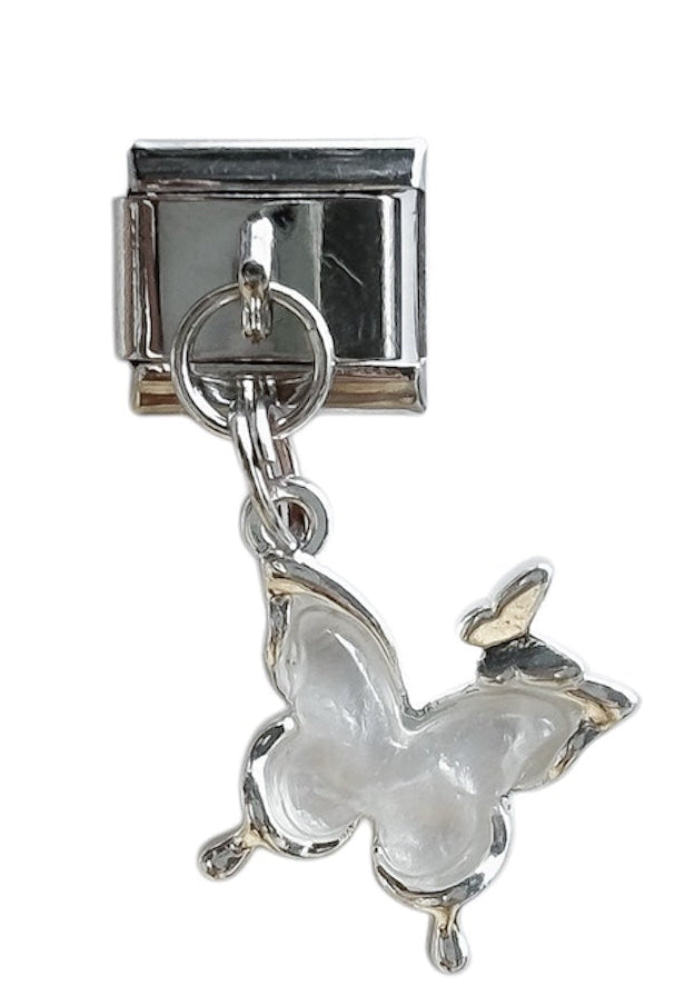 Charm con dije mariposa