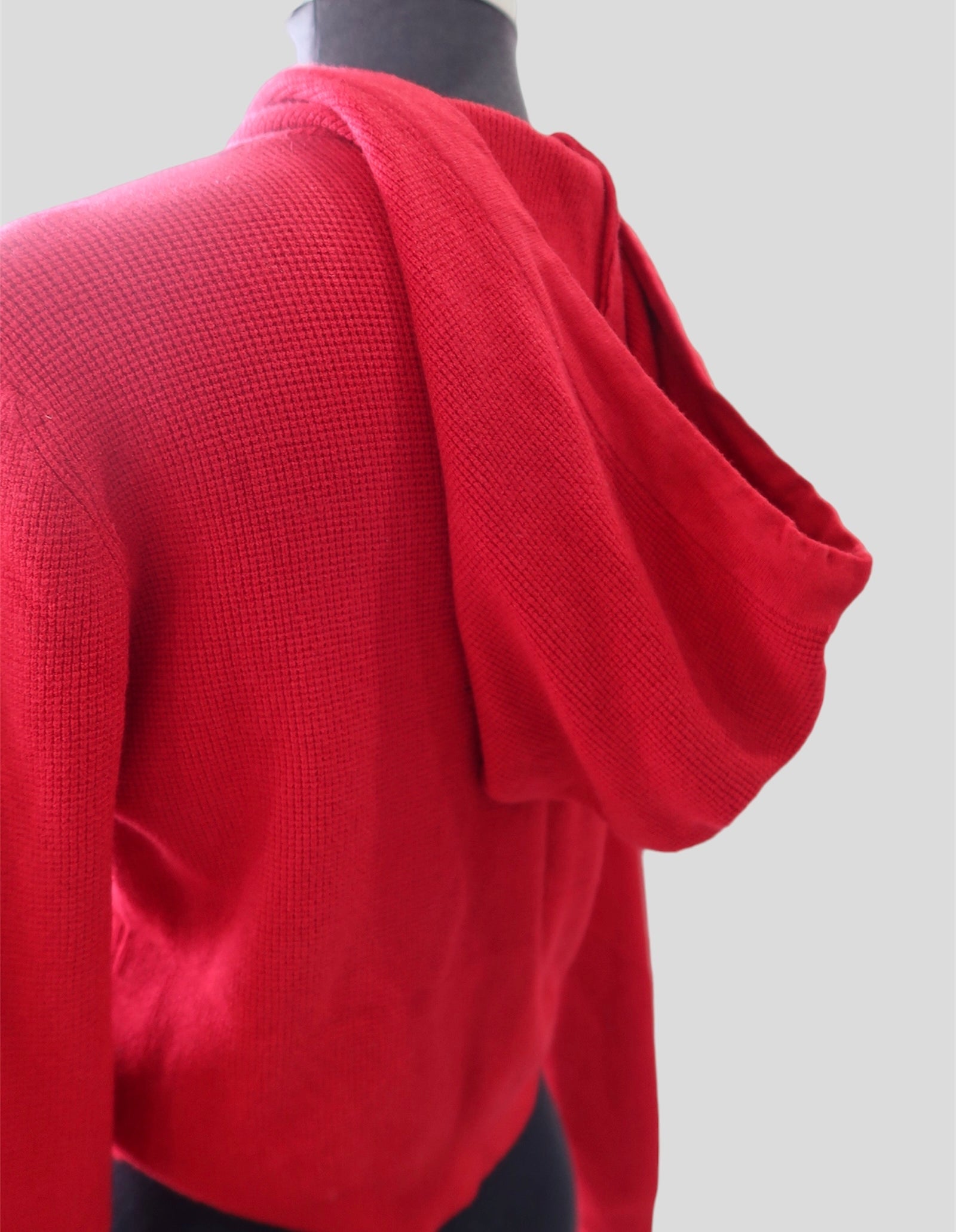 Suéter con gorra BODEGA