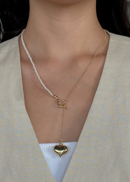 Gargantilla con perlitas y corazón