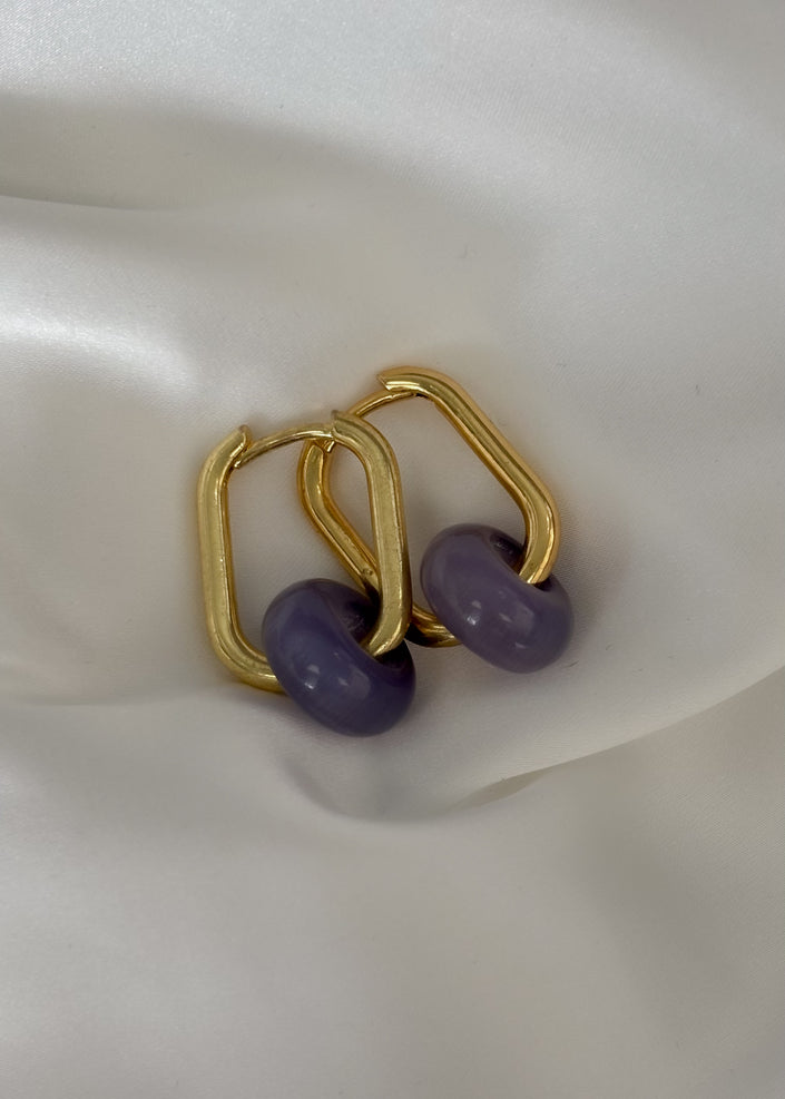 Arracada con piedra de colores