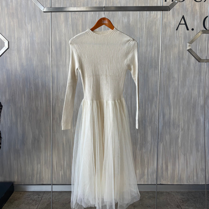 Vestido manga larga con tul