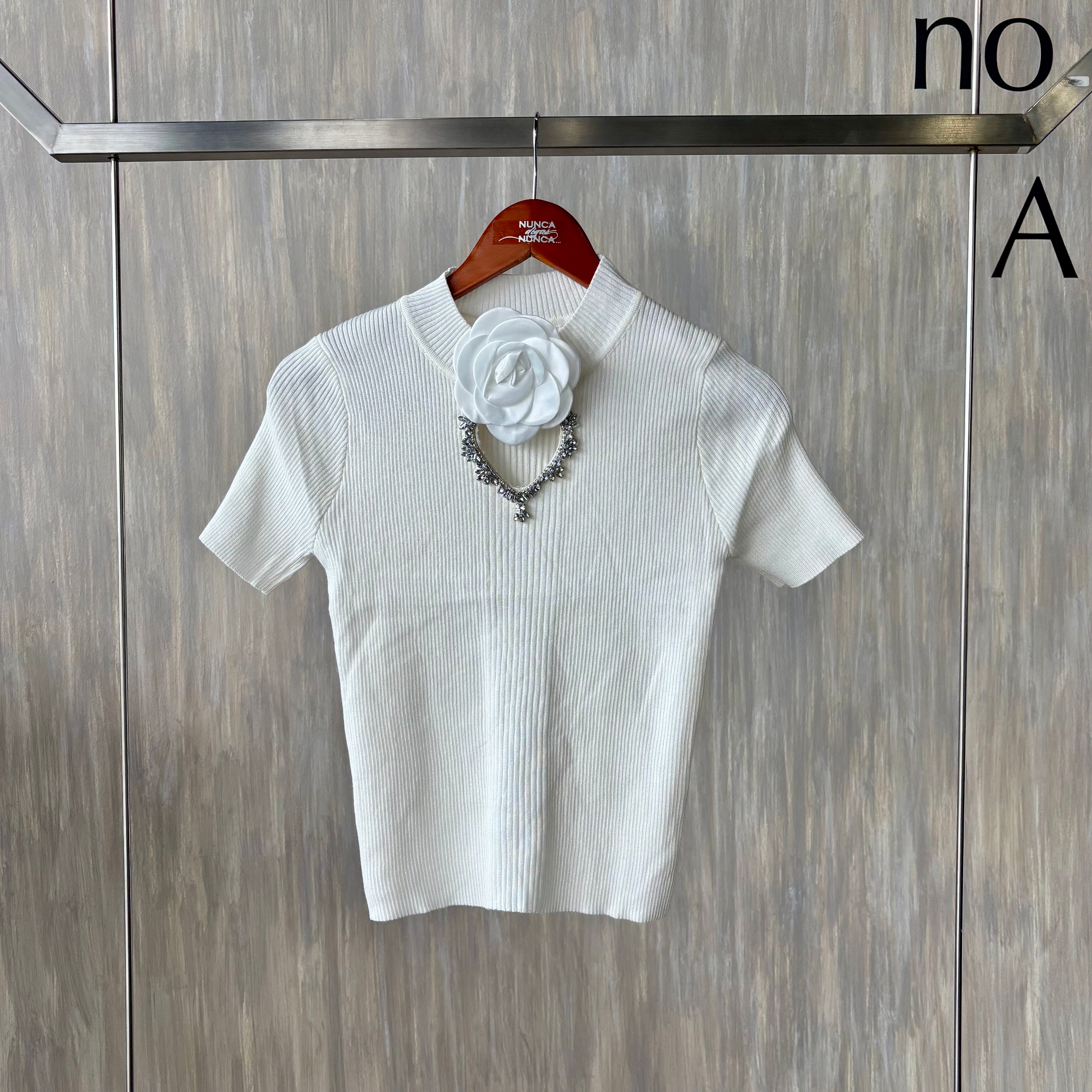 Playera corazón con flor