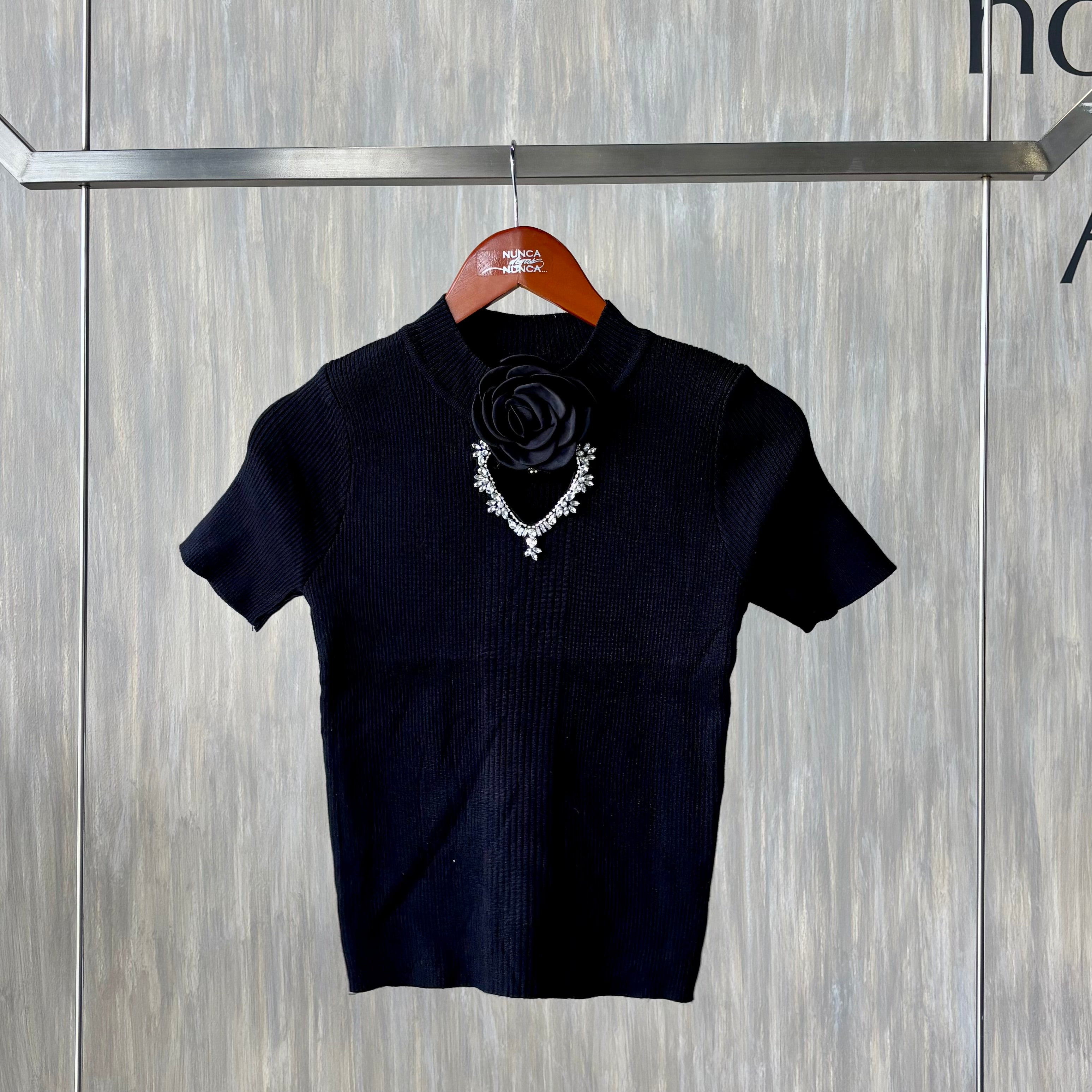 Playera corazón con flor