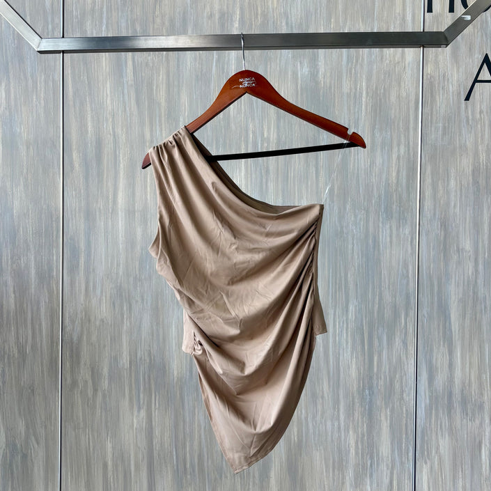 Blusa básica asimétrica