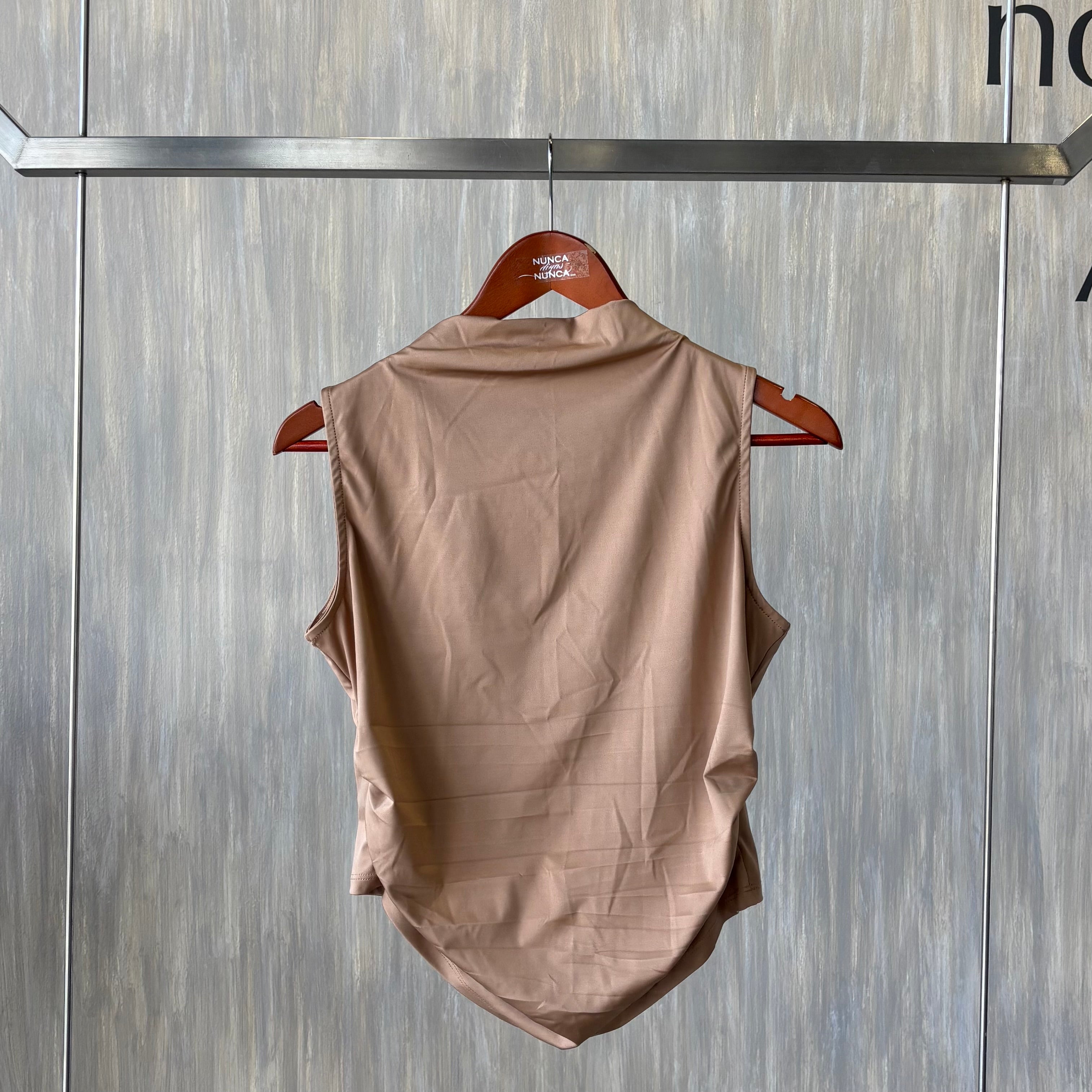 Blusa básica con cuello