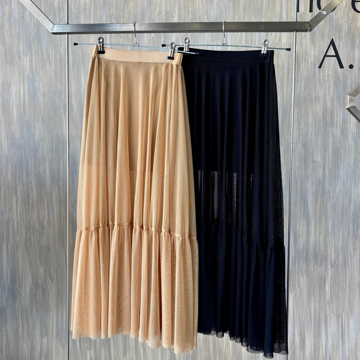 Falda larga con fondo corto