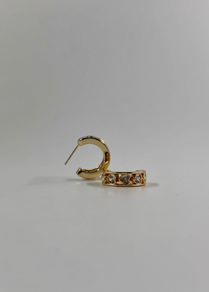 Arete con corazones en el centro