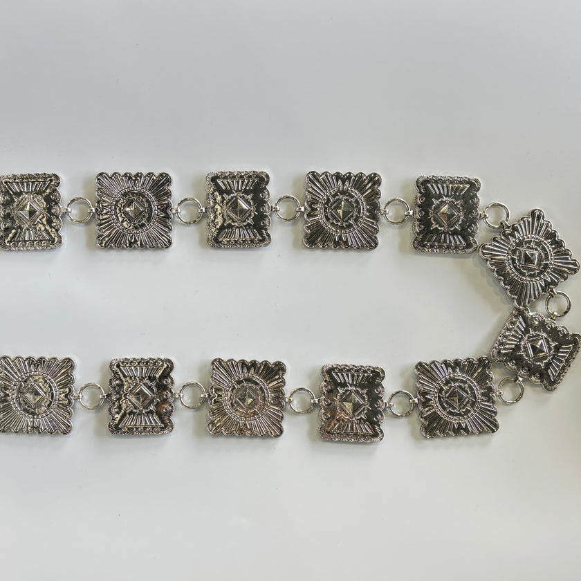 Cinturon metálico plateado cuadrado