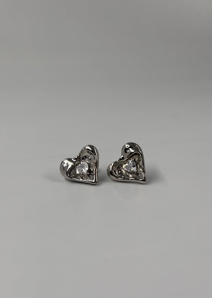 Arete corazón con brillito al centro