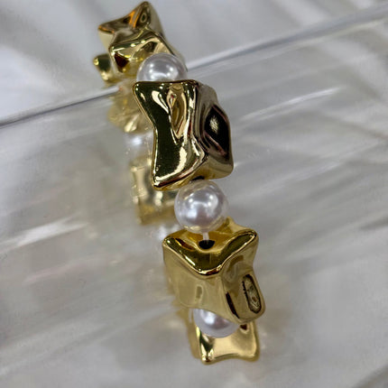 Pulsera con cuentas doradas y Perlas