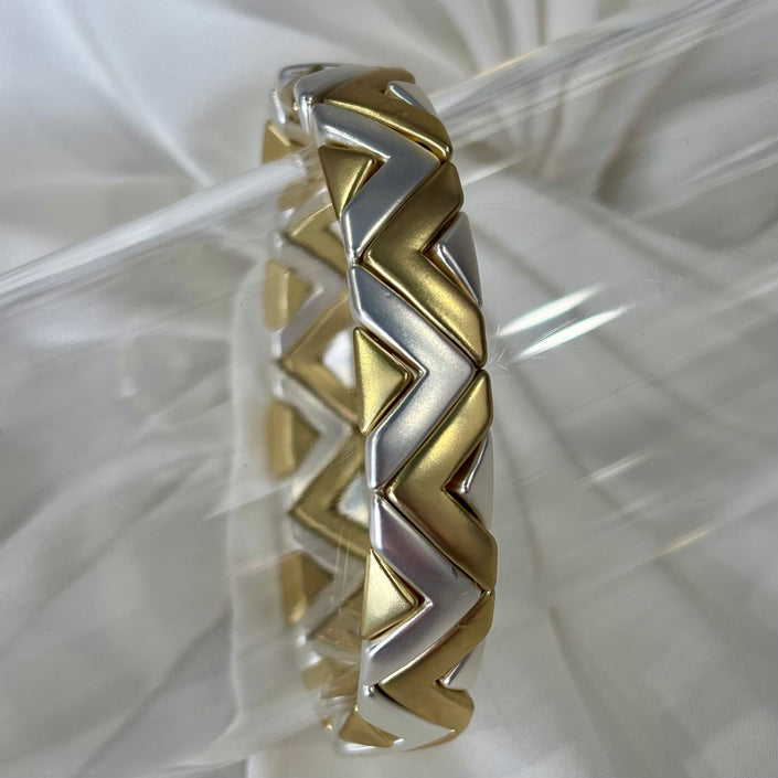 Brazalete bicolor triángulos