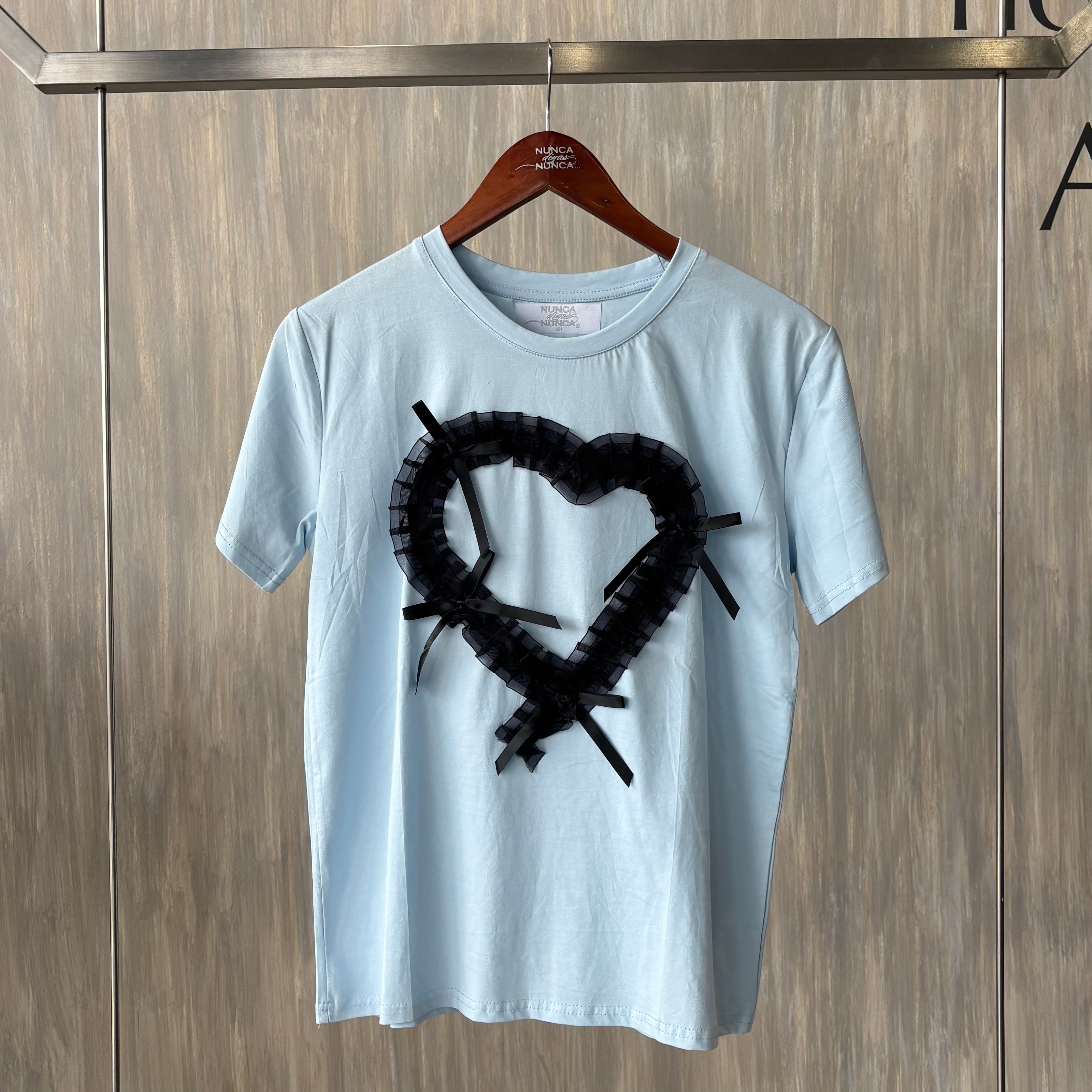 Playera corazón listón