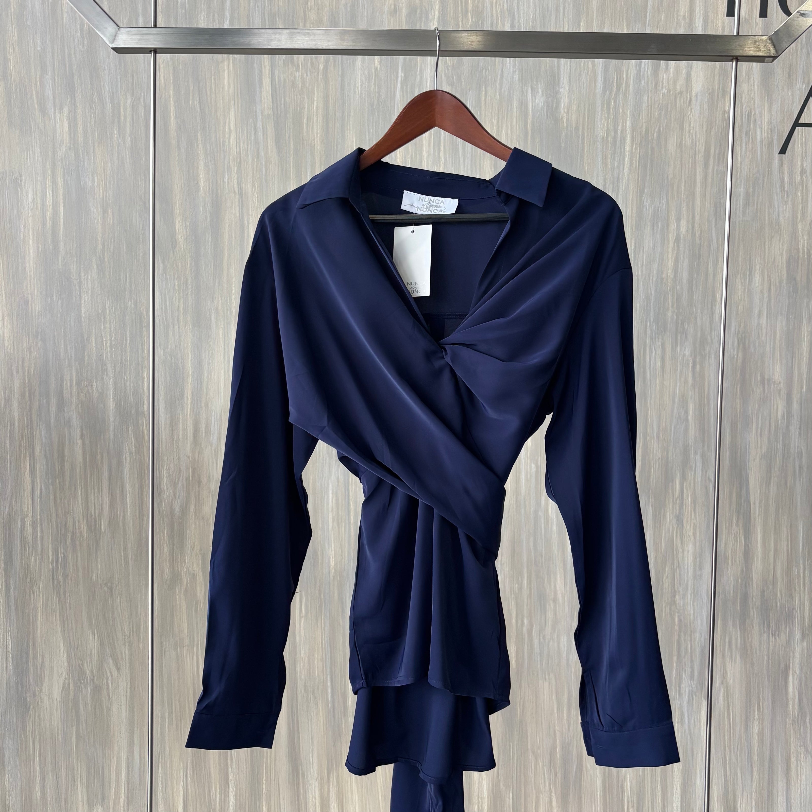 Blusa de manga larga con cinturón cito