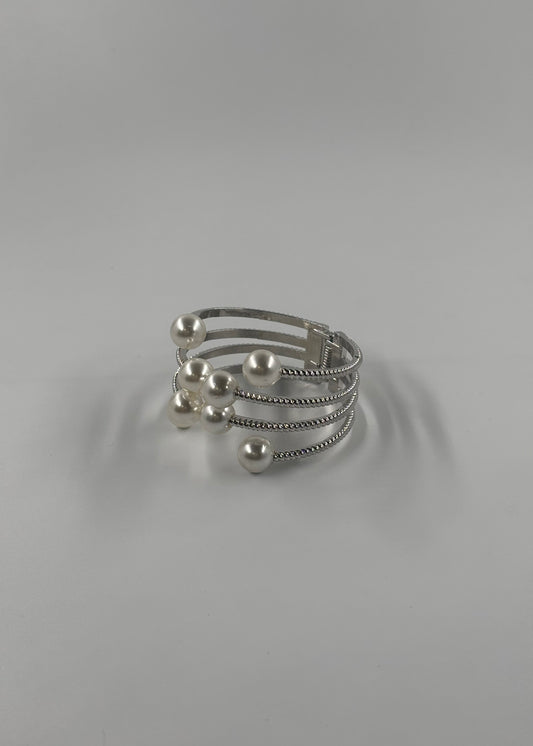 Brazalete líneas con perlas