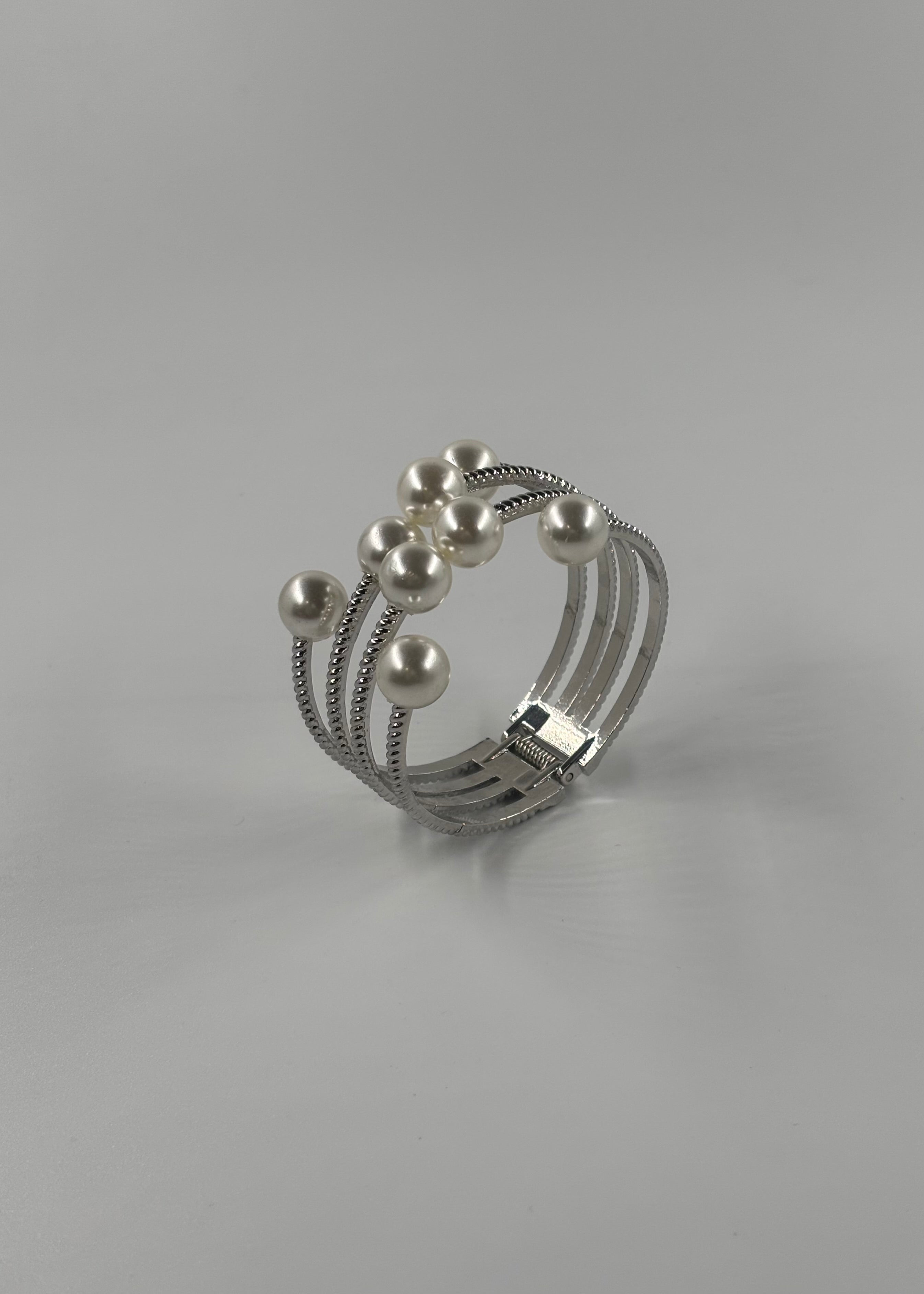 Brazalete líneas con perlas