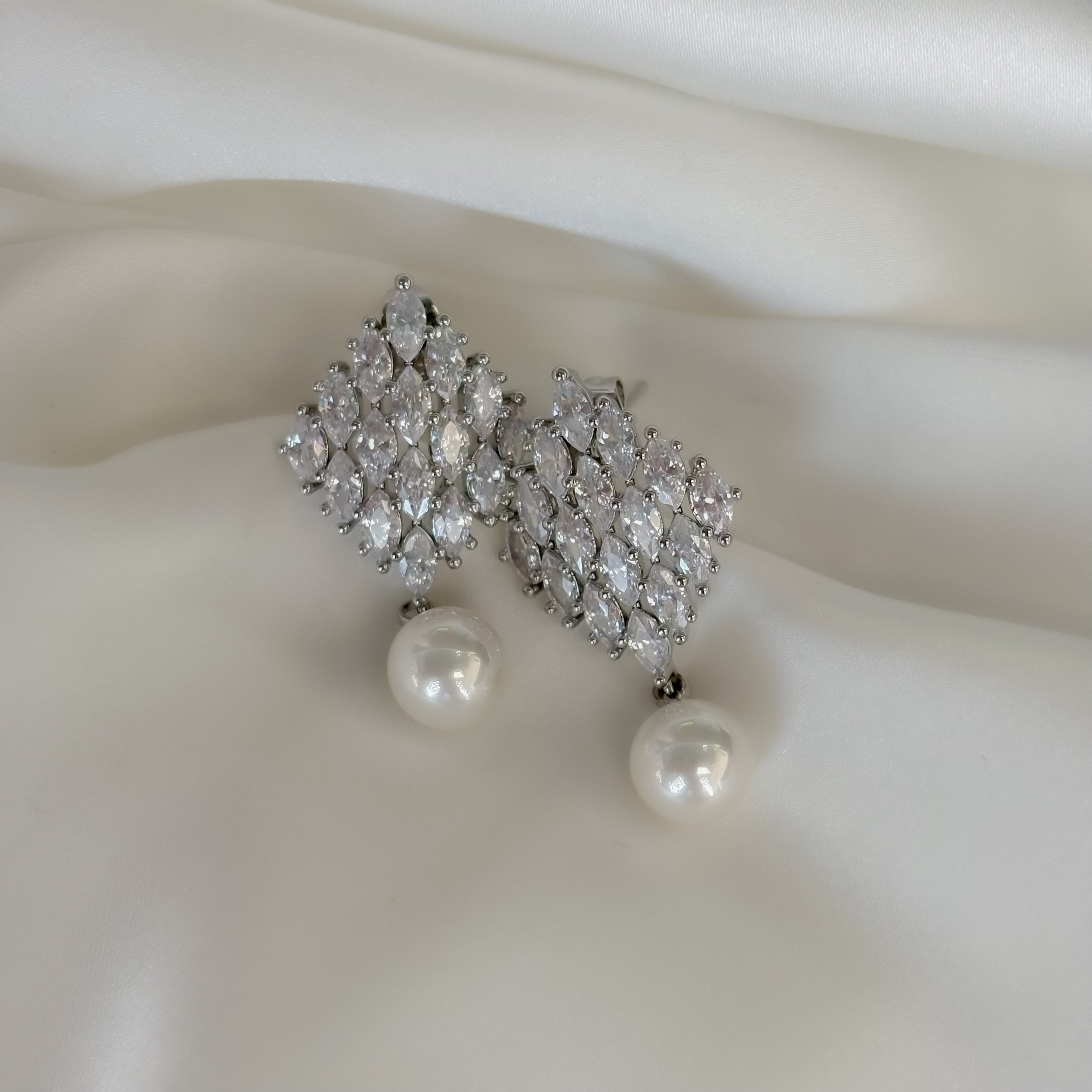 Aretes rombo con Perla