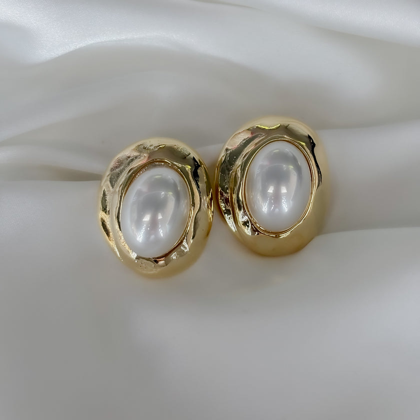 Aretes perla en el centro