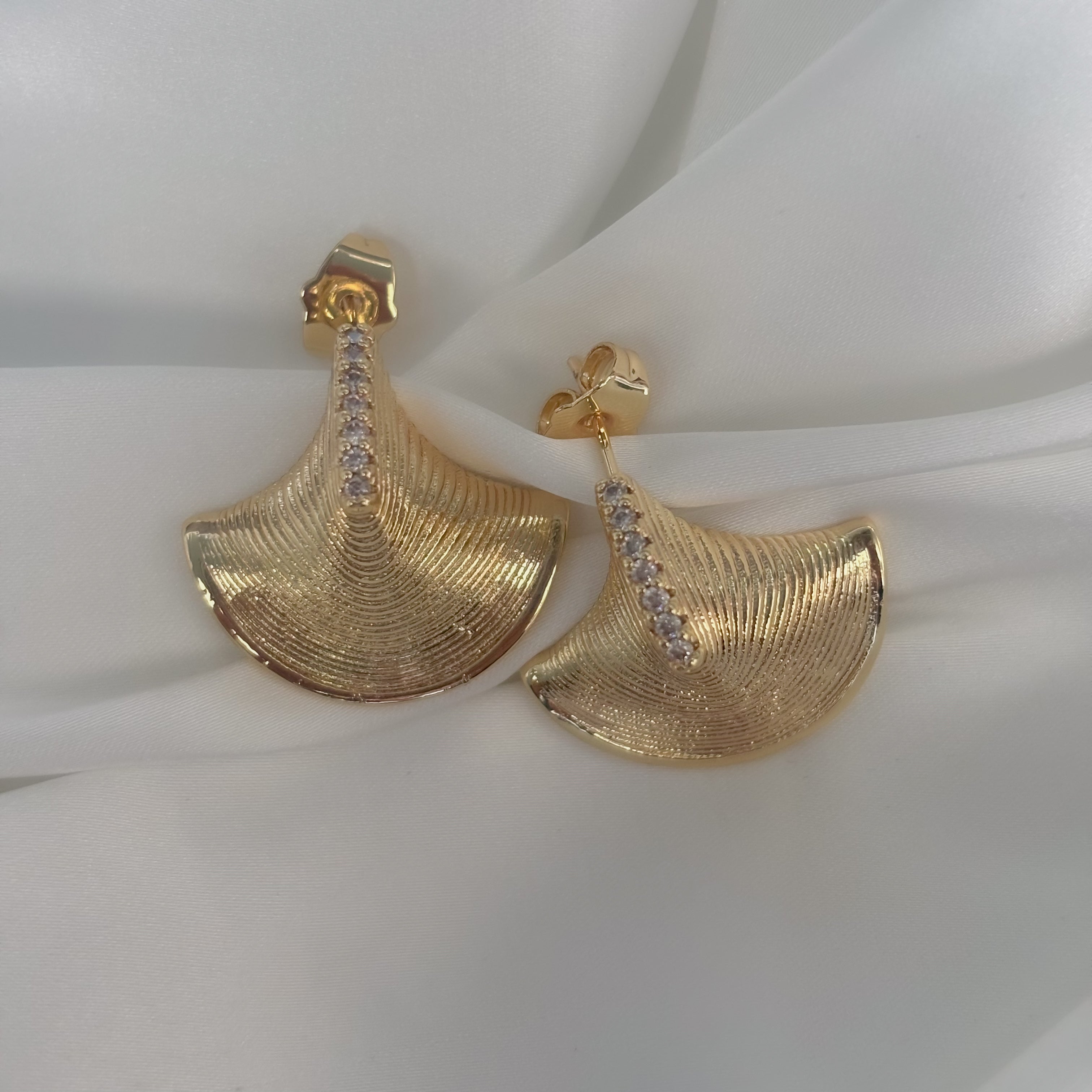 Aretes triagulo con brillos