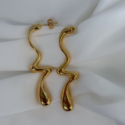Aretes largos desiguales