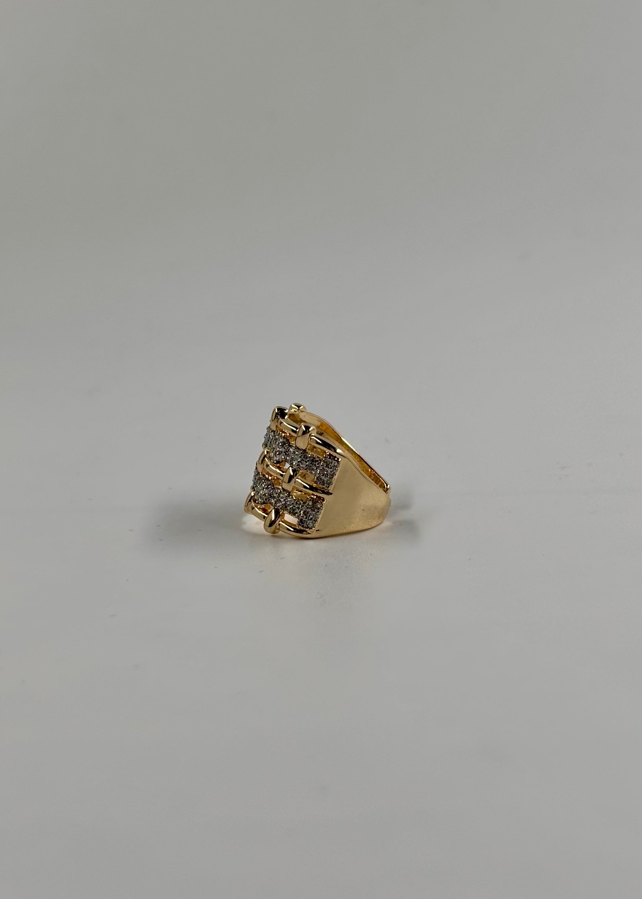 Anillo red con brillos gruesos