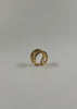 Anillo torcido con brillos en medio