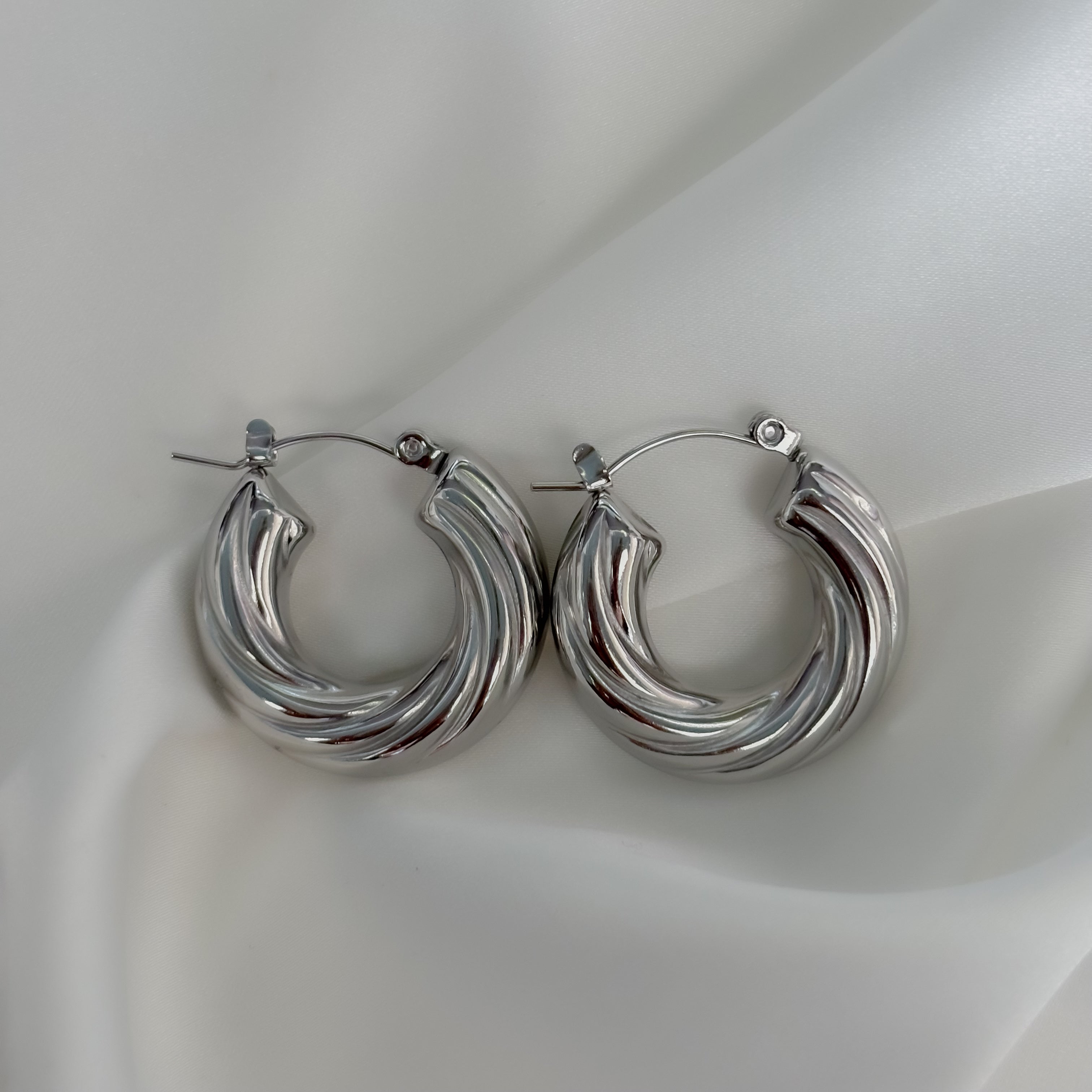 Arracada círculo chunky pequeño