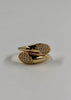 Anillo abrazado con brillos