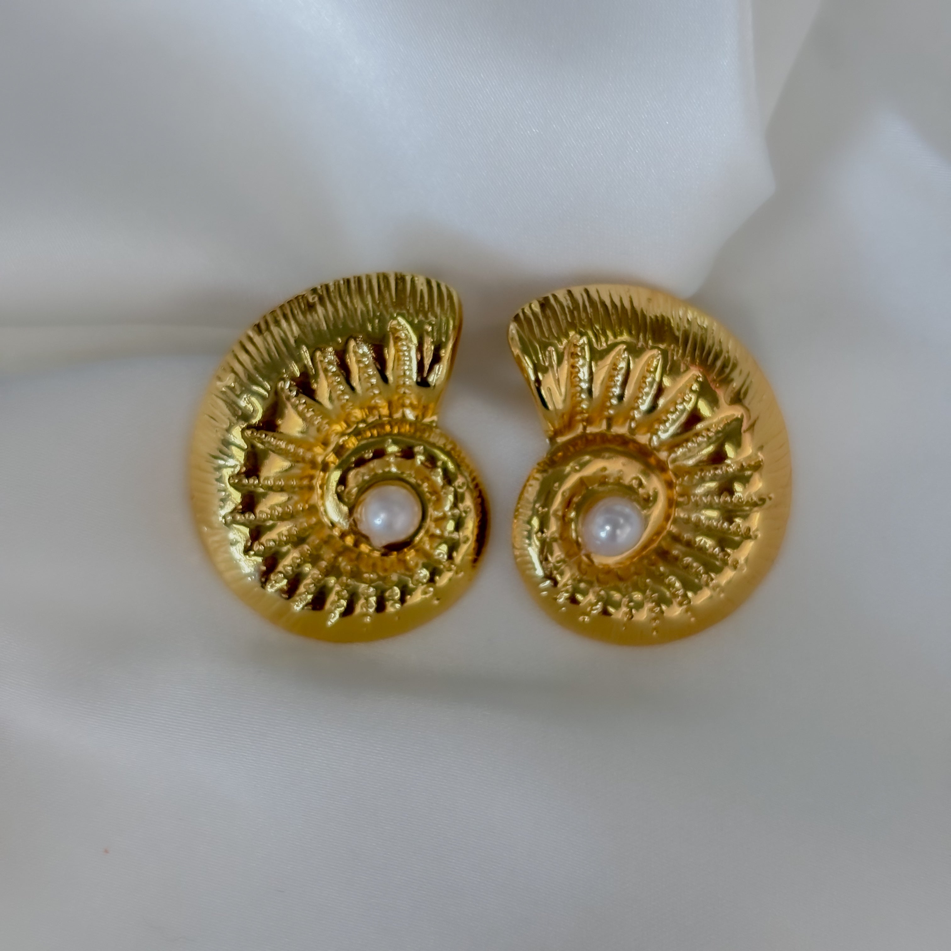Aretes caracol con perla