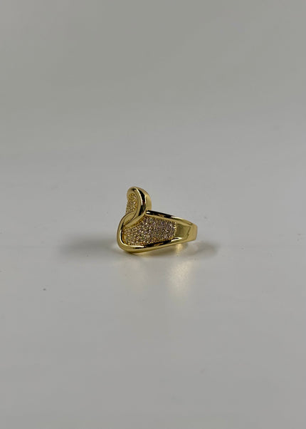Anillo enlazado con brillos