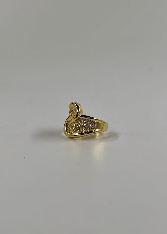 Anillo enlazado con brillos