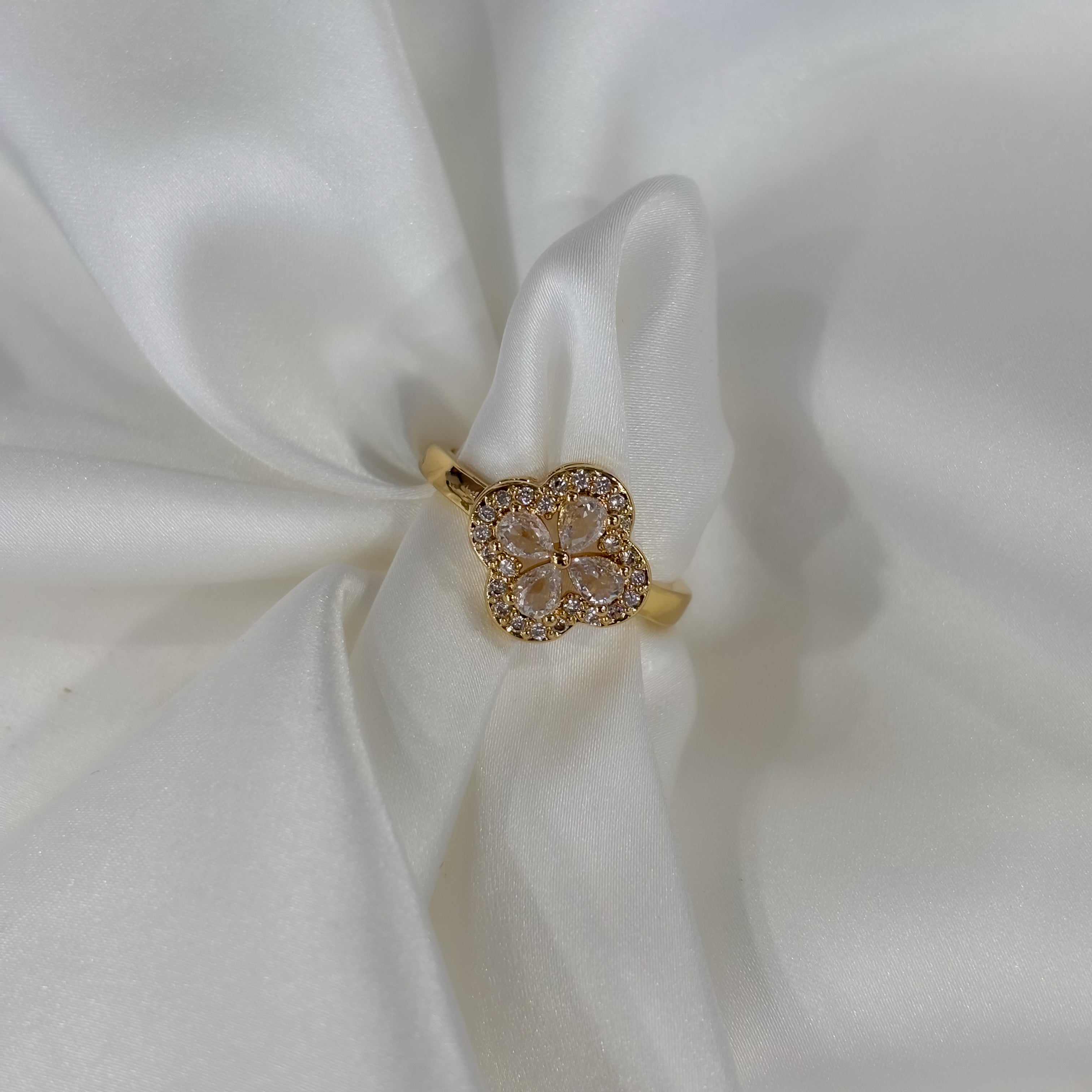 Anillo trebol